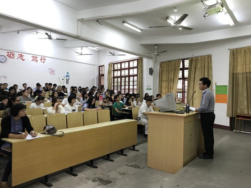 教育科学学院召开“两学一做”第三专题学习会